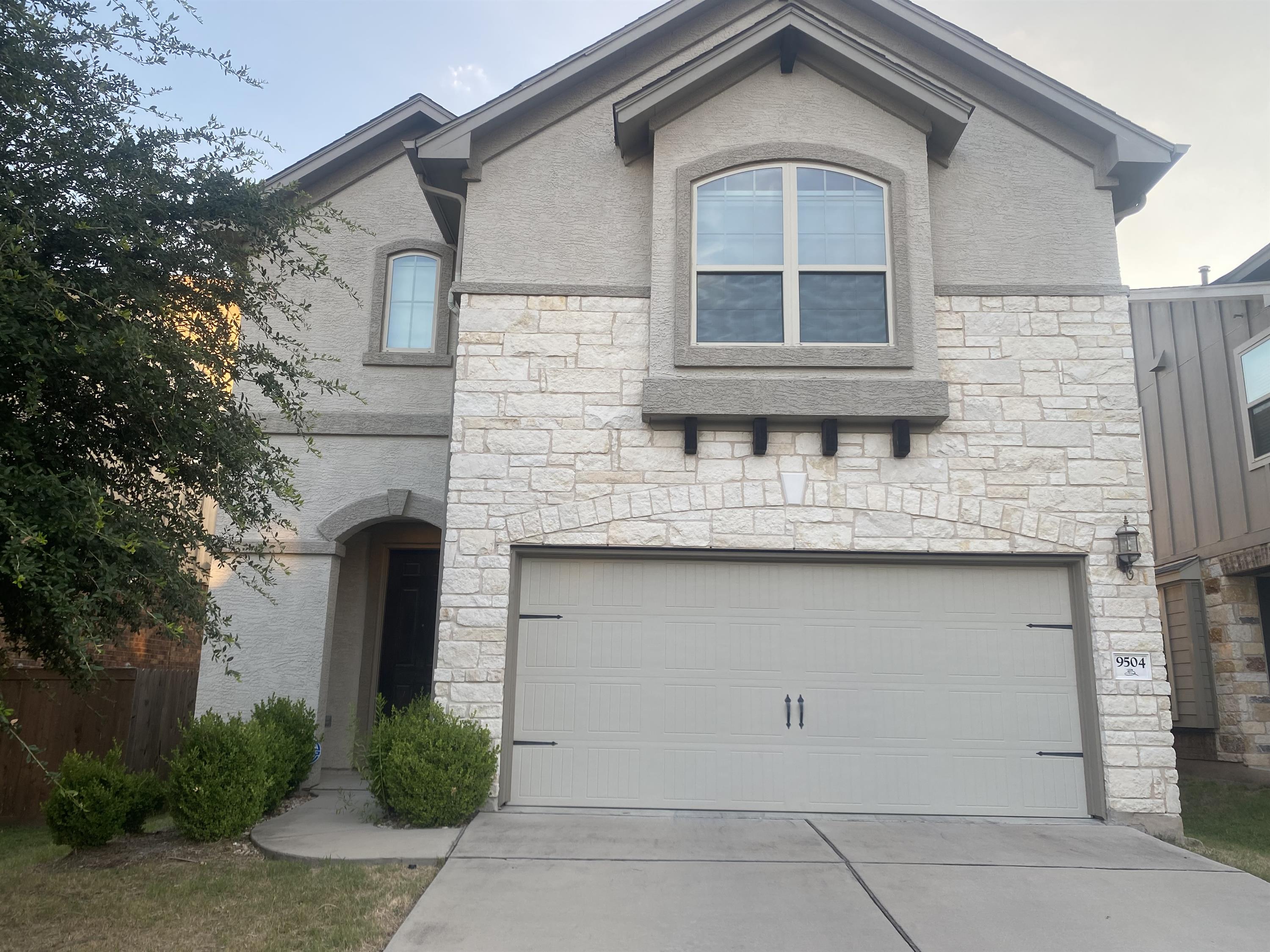 9504 Hunter Lane